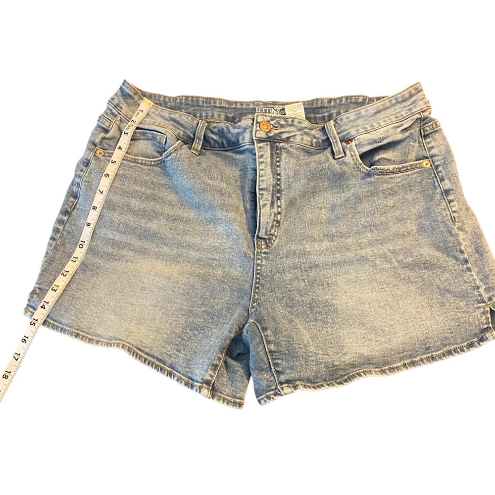 Terra & Sky Blue Jean Shorts with Frayed Hem - 18W